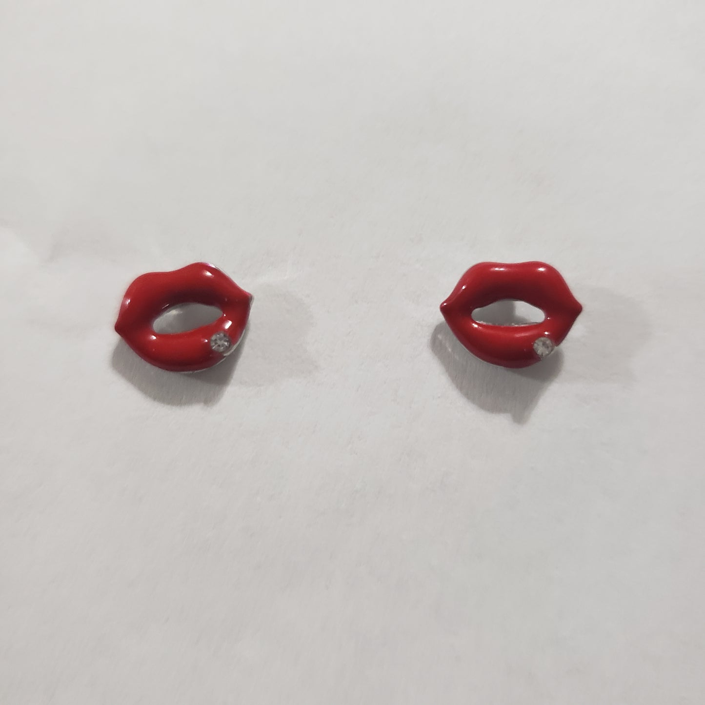 Kid's red lip earrings