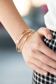 Modest Goddess (Gold)