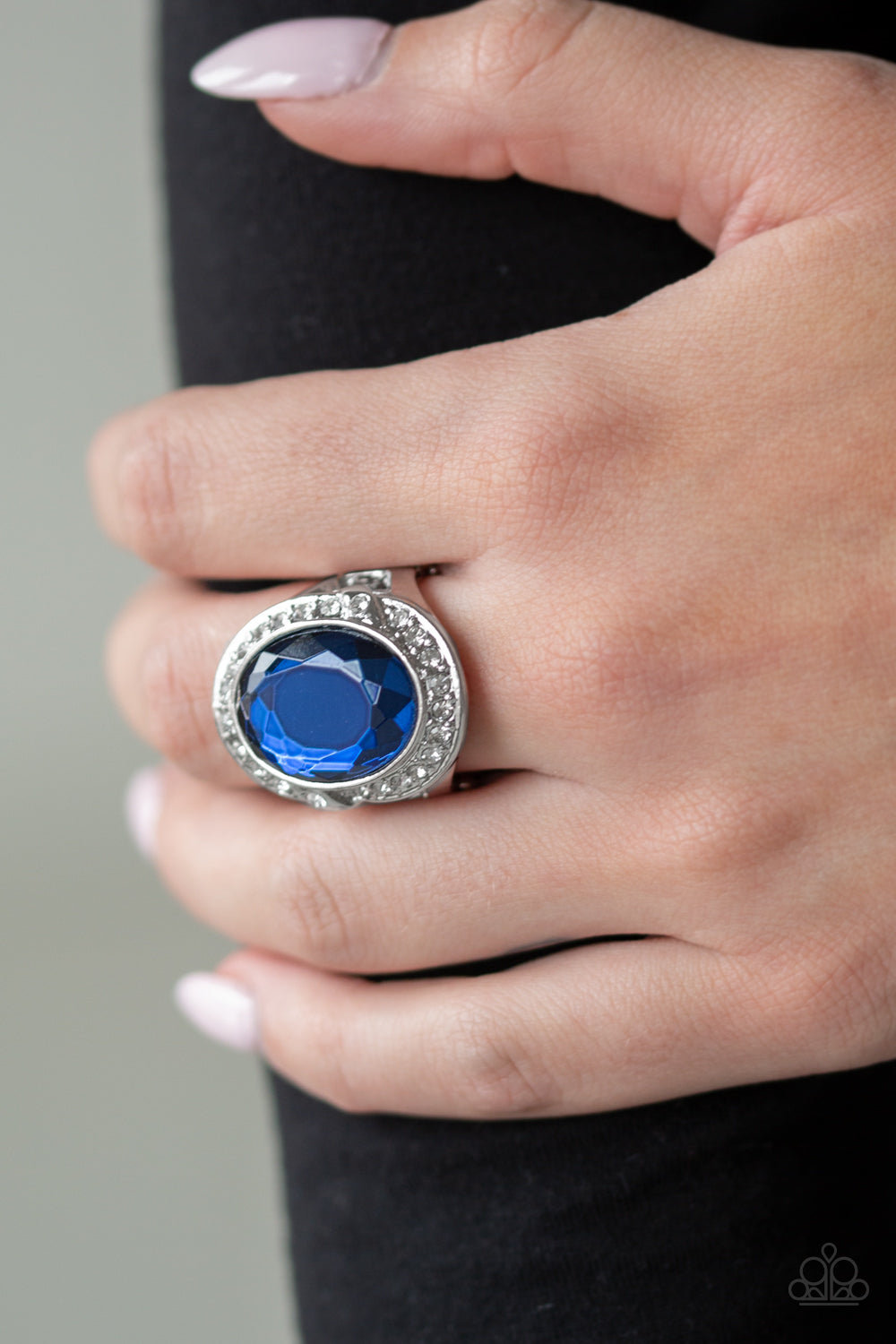 Queen Scene (Blue)