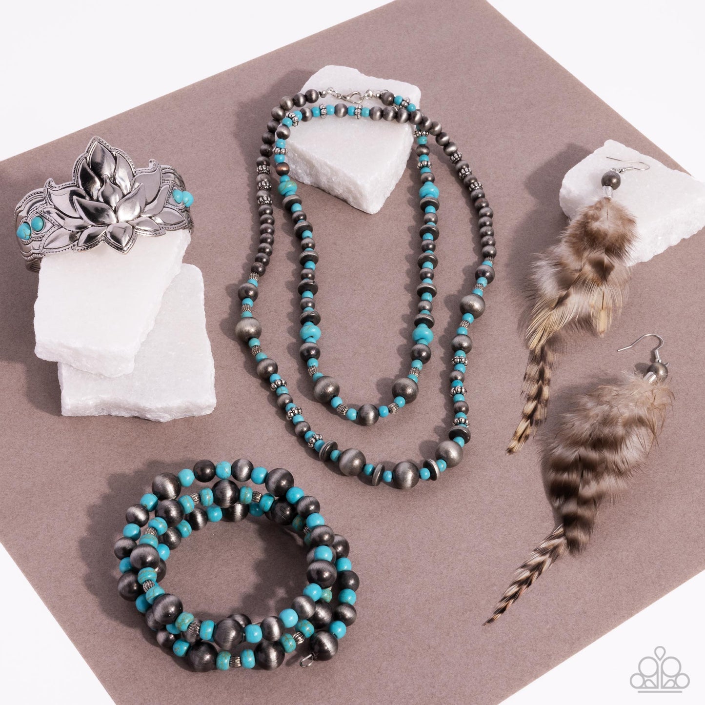 Authentic designs and handcrafted pieces are staples of the Simply Santa Fe Collection. Featuring patterns and elements inspired by nature, these earthy designs tend to have a little more detail. Those free spirited collectors who have an appreciation for the creative process and delight in the sentimental stories behind their favorite accessories will feel right at home with the Simply Santa Fe Collection. Includes one of each accessory featured in the Simply Santa Fe Trend Blend in August's Fashion Fix: