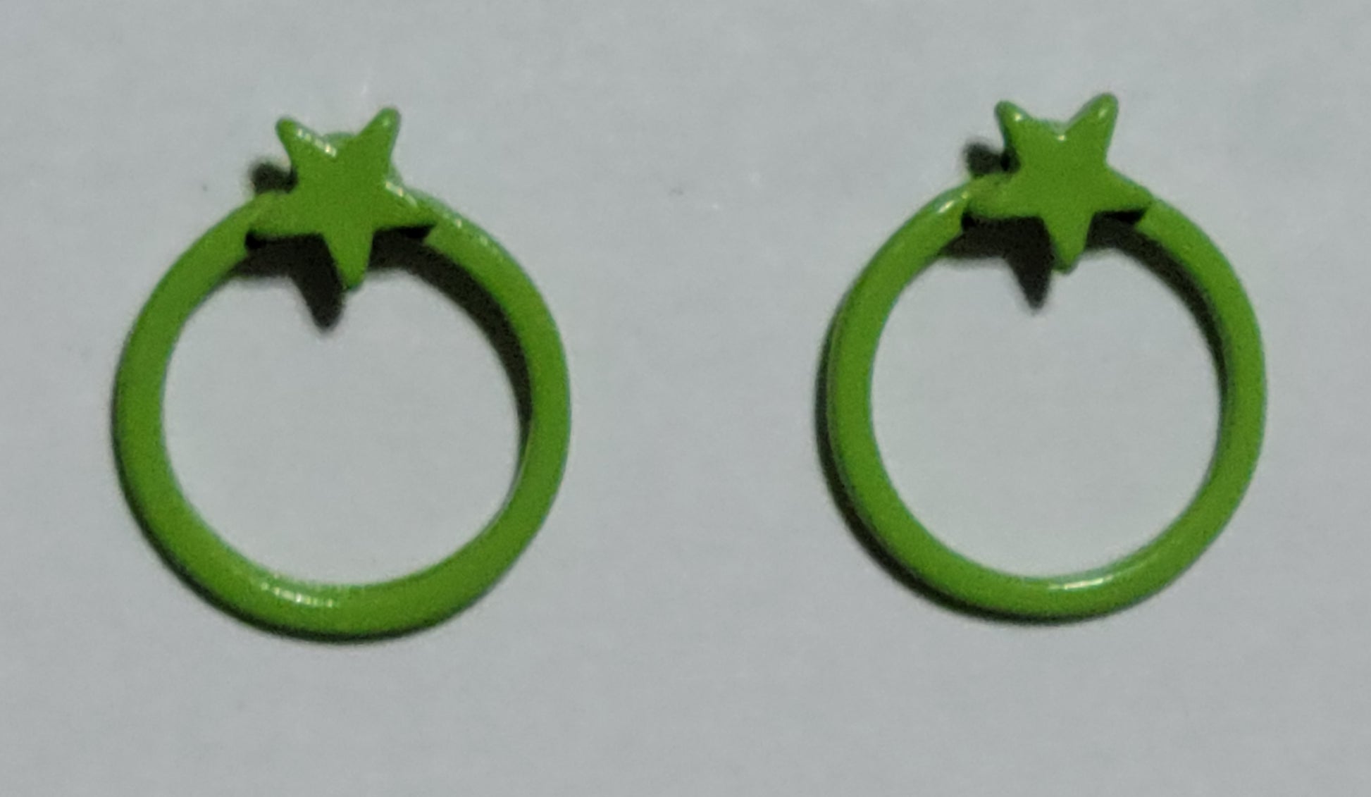 Kid's green circle with star earrings