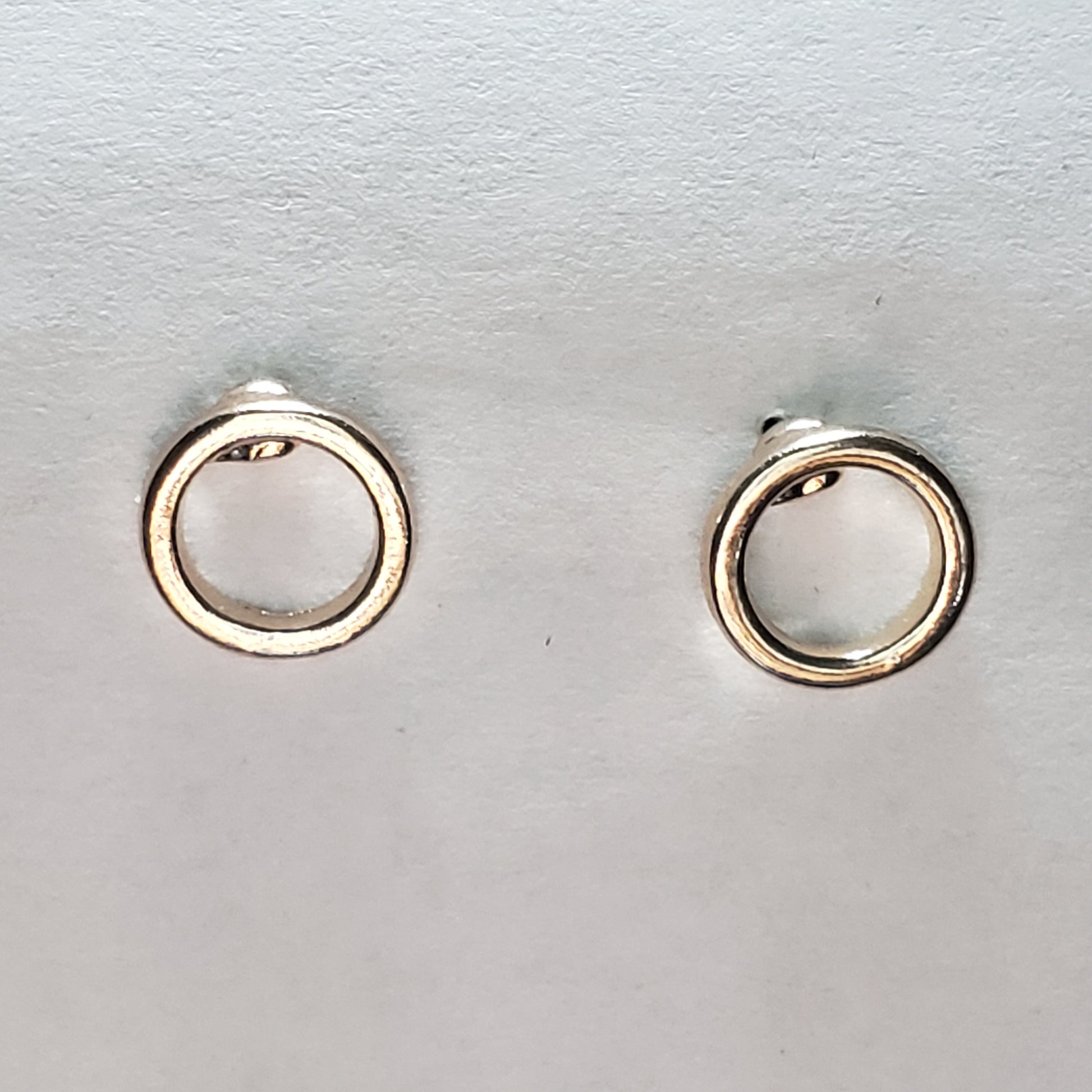 Kids' gold circle earrings