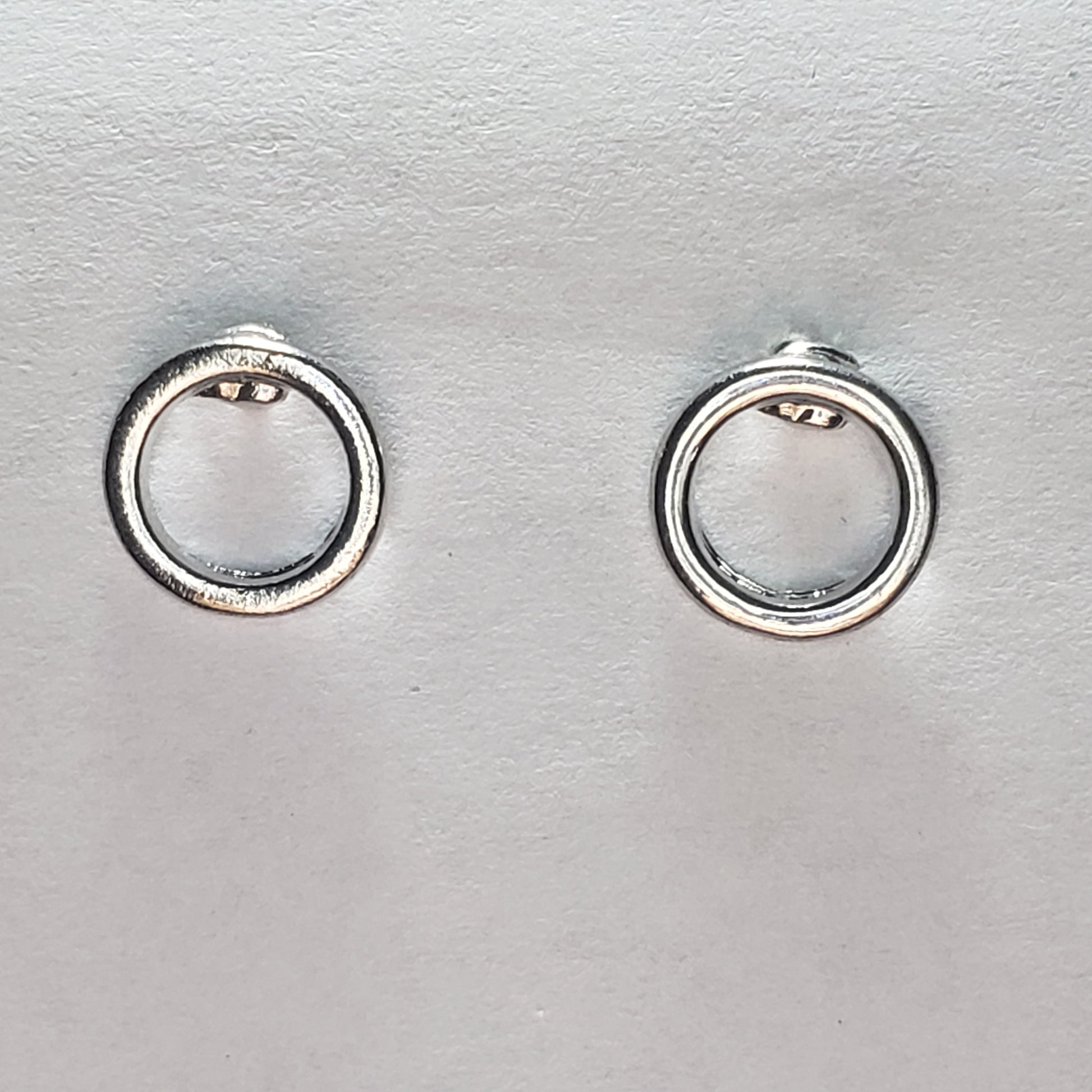 Kid's silver cirlce earrings