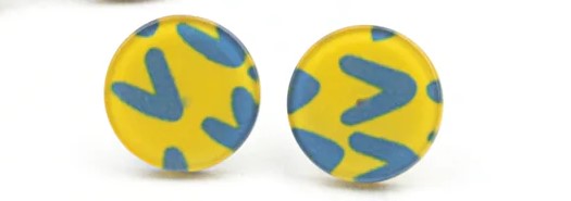 Kid's round button shaped earrings with yellow background and blue hearts