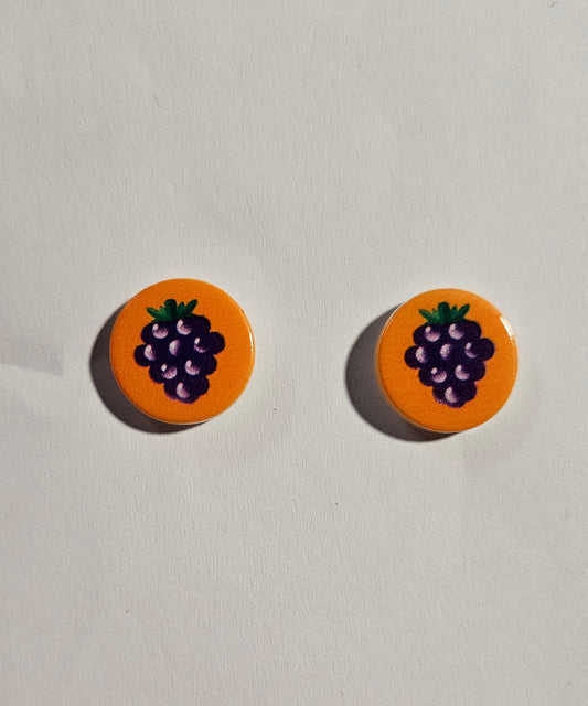Kid's orange round earring with grapes in center