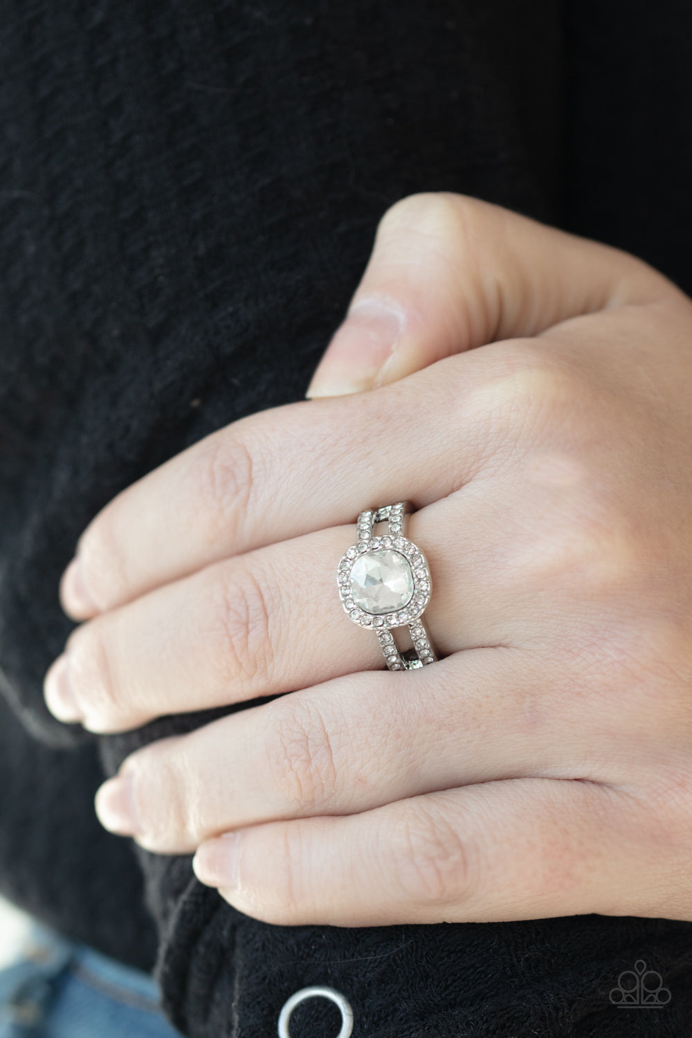 Countess Charm (White)