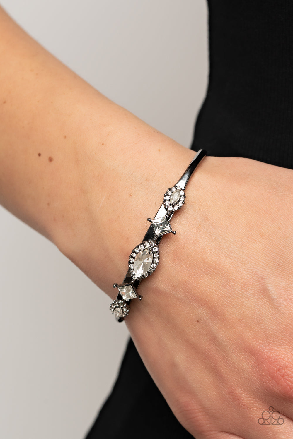 Disarming Dazzle (Black)