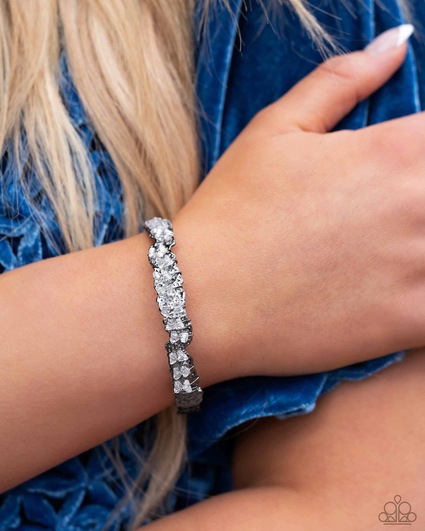 Enticingly Icy (Black)