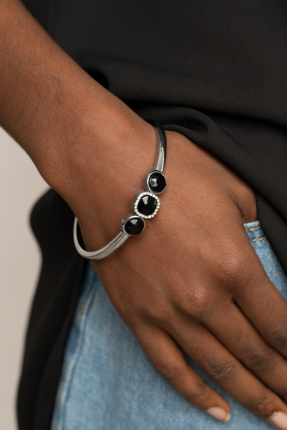 Royal Demands (Black)
